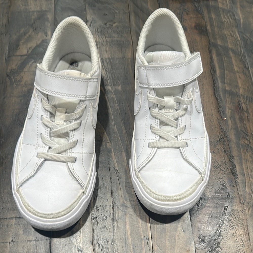 Nike White Court legacy Boys